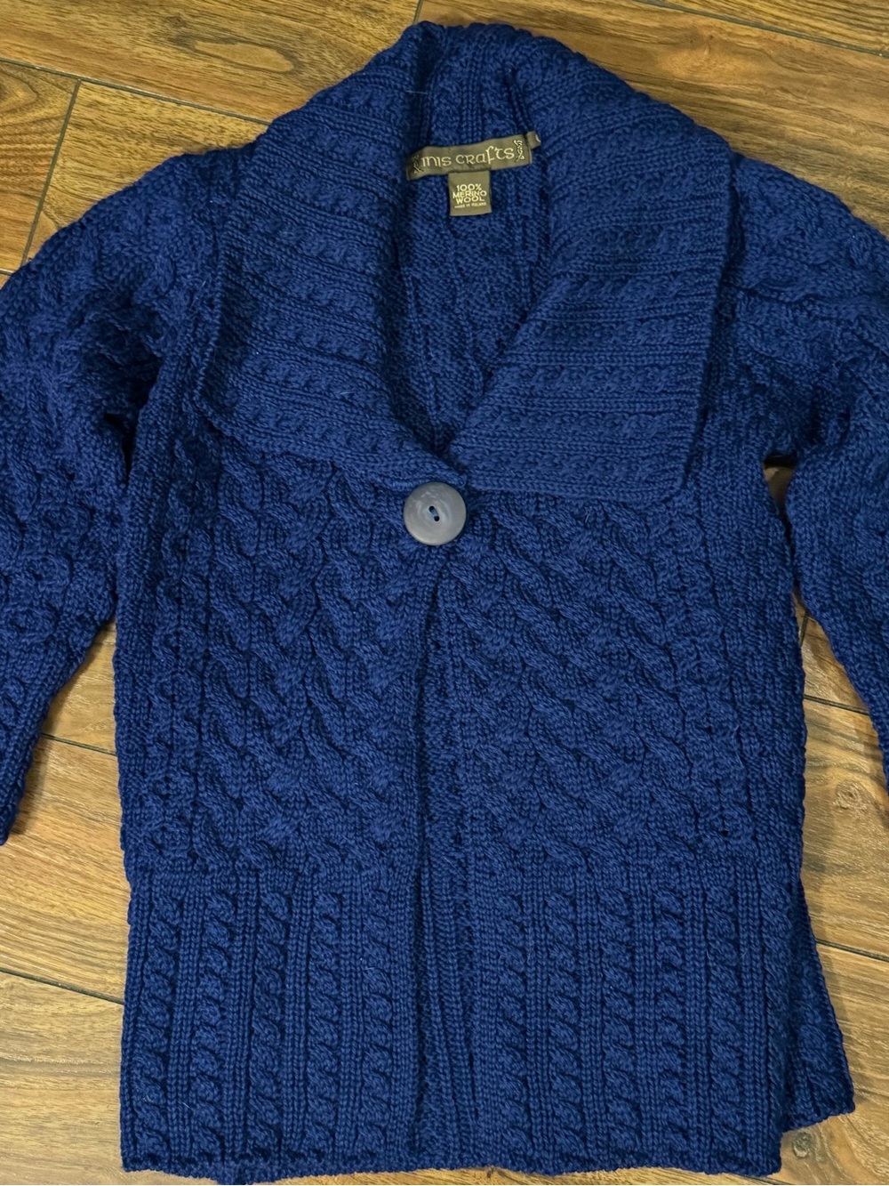 Inis Crafts 100% merino wool sweater cardigan. 3/4 sleeves. Women’s size small.